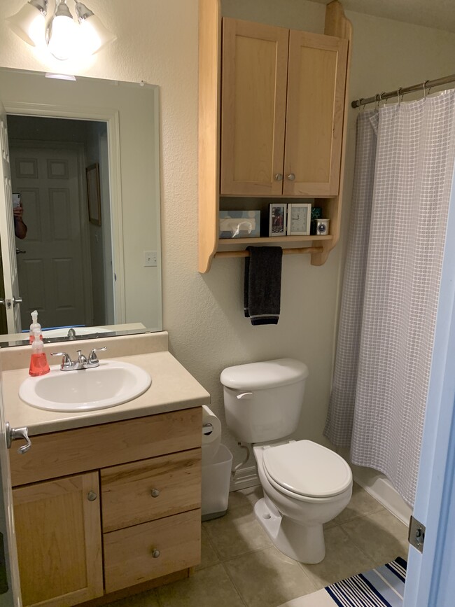 Guest Bath - 9762 Mayfair Street Unit F