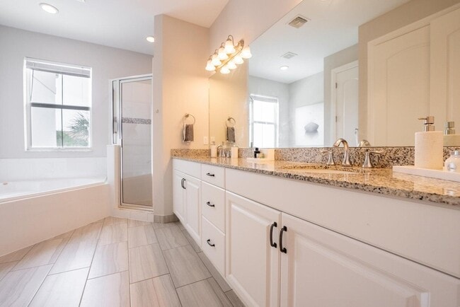 Building Photo - 11985 Park Central