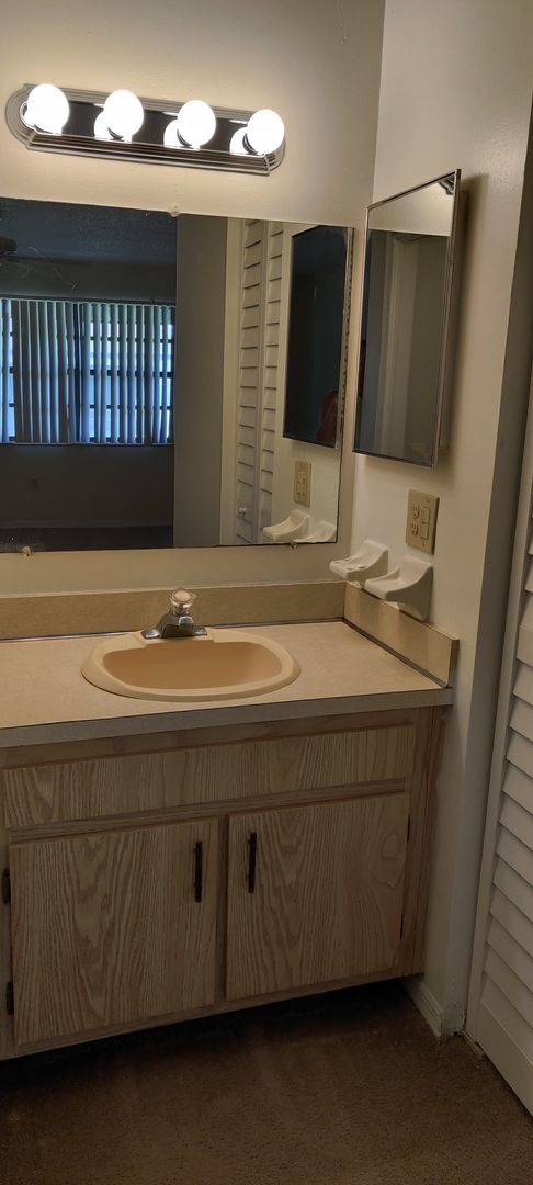 Building Photo - CORAL GARDENS 2 BEDROOM CONDO