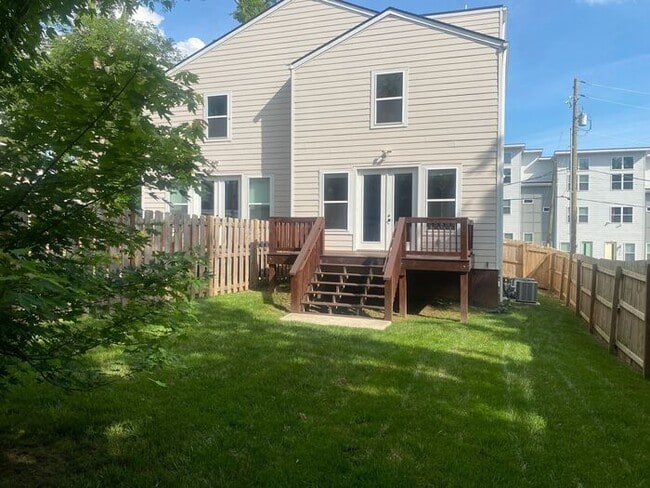 Building Photo - Newer Contruction - 3 Bed 3.5 Bath 3 Stories!