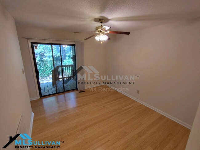Building Photo - 4930 Pine Cone Dr