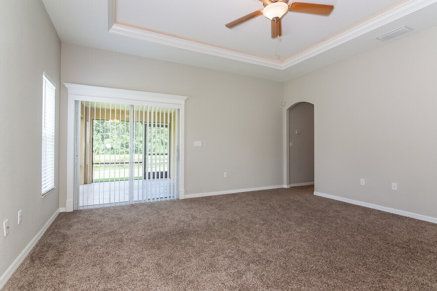 Building Photo - 6854 Glenbrook Dr