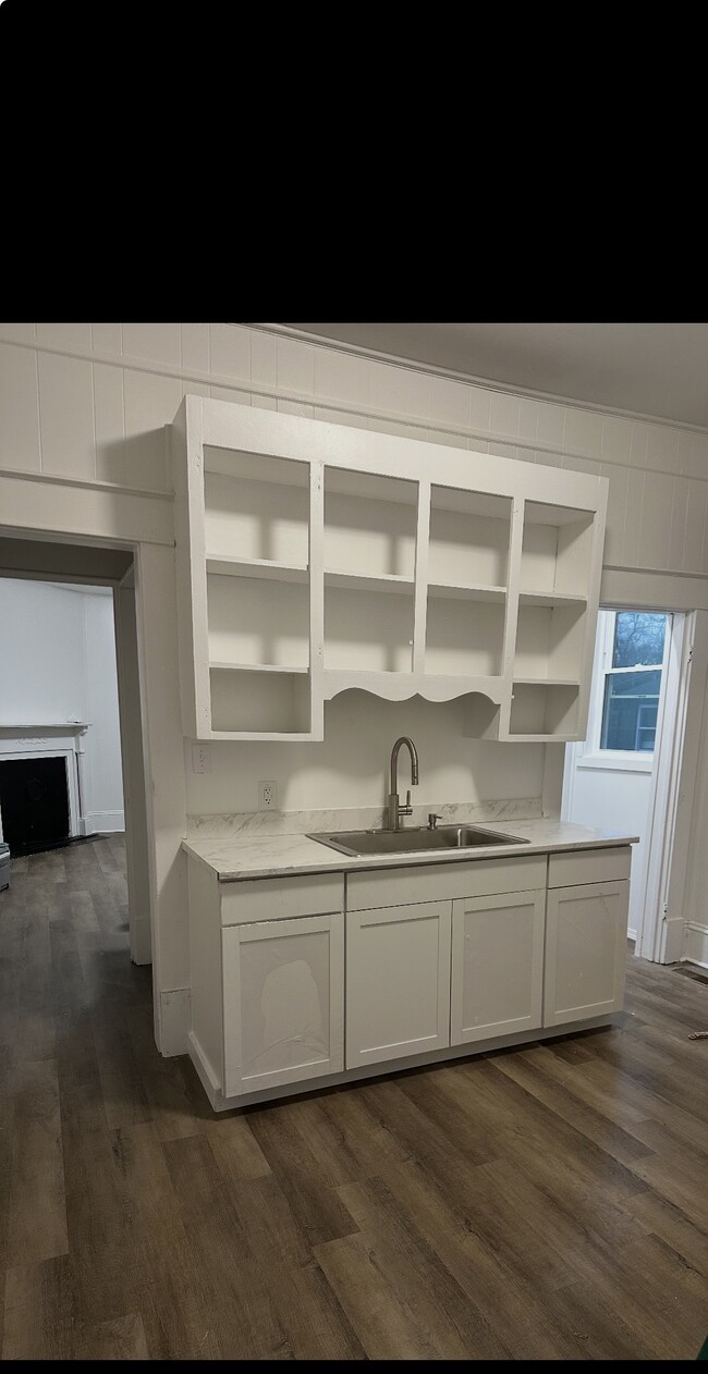 Building Photo - 617 Pender St