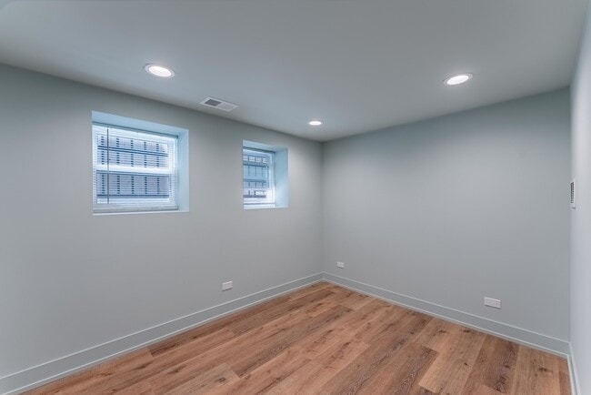 Building Photo - 4716 N Winthrop Ave