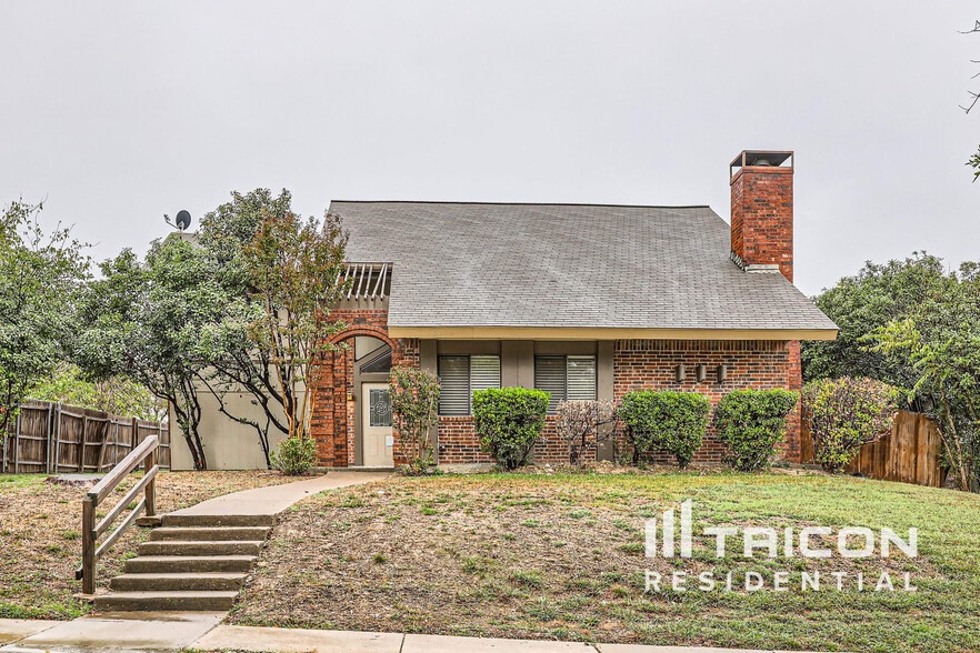 Building Photo - 3305 Castle Dr