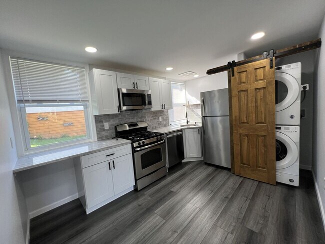 Building Photo - 8360 Ferndale St