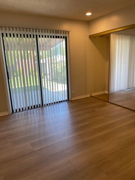 Master Bd - 11440 Odessa Ave
