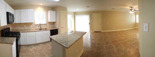 Building Photo - Hailey's Manor