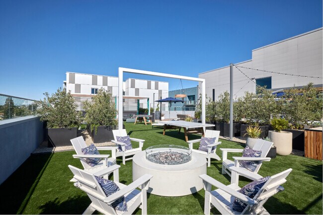 Building Photo - Anton Pacific