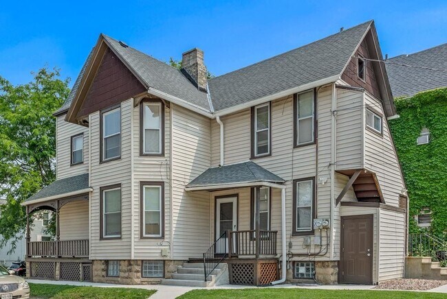 Building Photo - 2619 S Lenox St