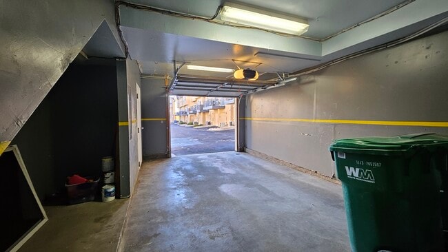 Building Photo - 14891 E Centrepoint Dr