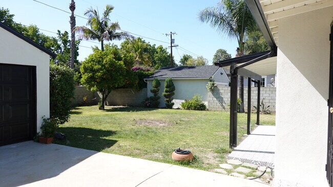 Building Photo - 4715 Allott Ave