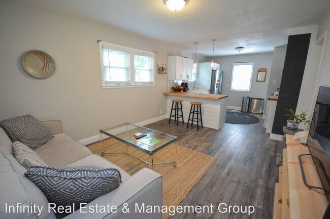 Building Photo - 3 br, 1 bath House - 317 10th Ave NE