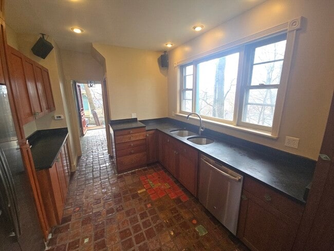 Building Photo - 21 Mountain Ave