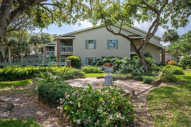 Building Photo - 2 Park Shores Cir