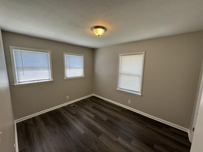 Building Photo - 3106 Pulaski Pike NW