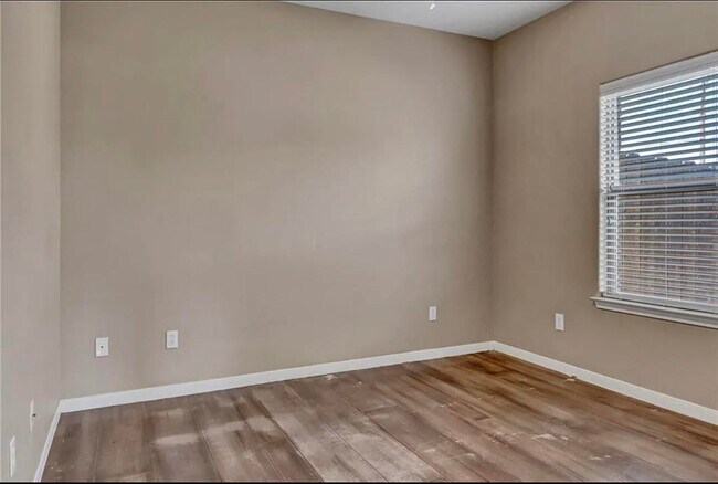 Room 1 - 107 Stockton Family Ct