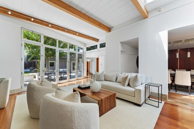 Building Photo - 705 Evergreen St