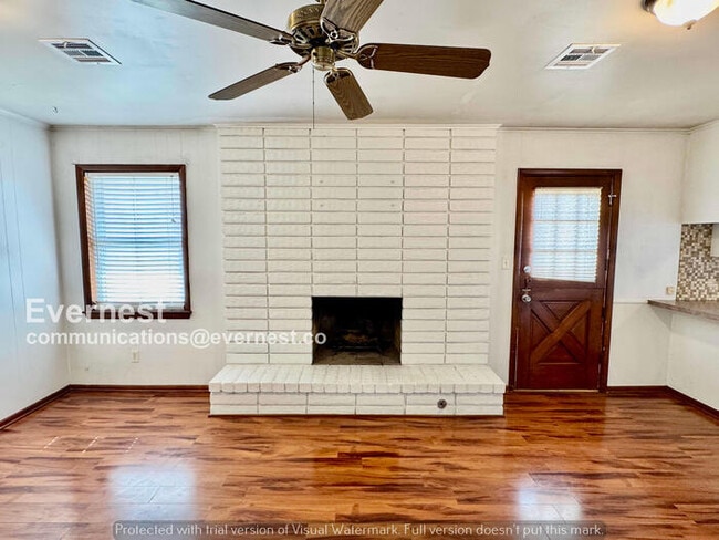 Building Photo - 3 Bed/2 Bath Home with Garage / Pet-Friendly / Available Now!