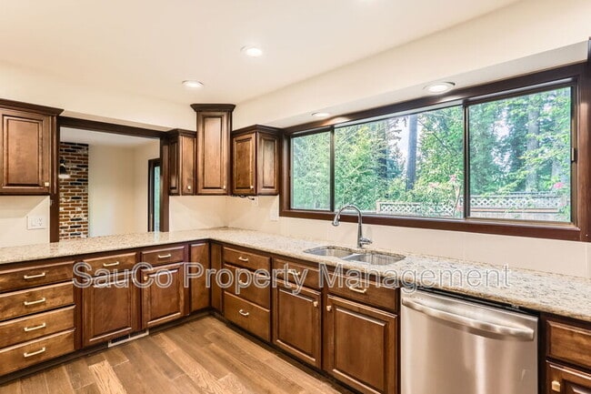 Building Photo - 1759 Marylhurst Dr