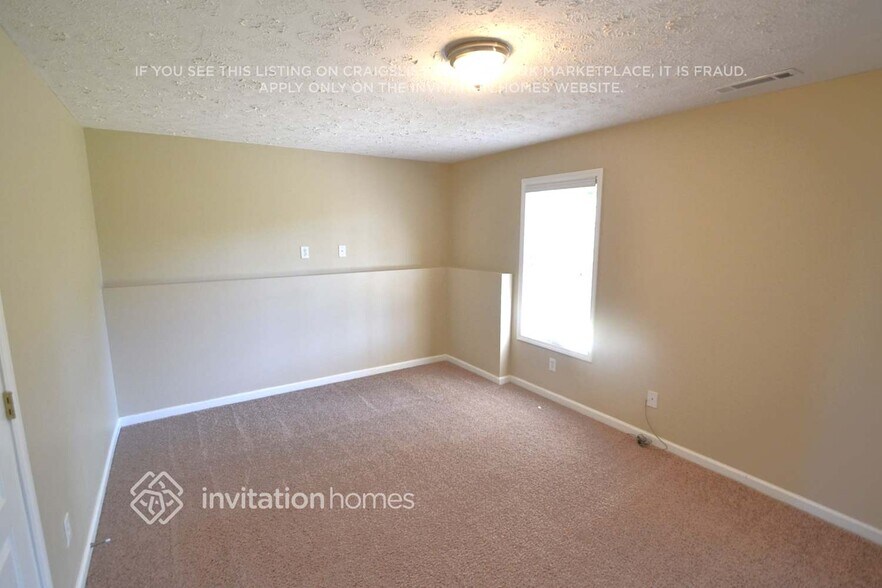 Building Photo - 300 Fieldstone Ln