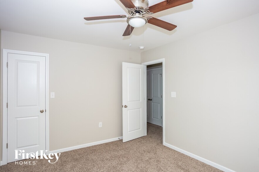 Building Photo - 1267 Kent Downs Ave SW