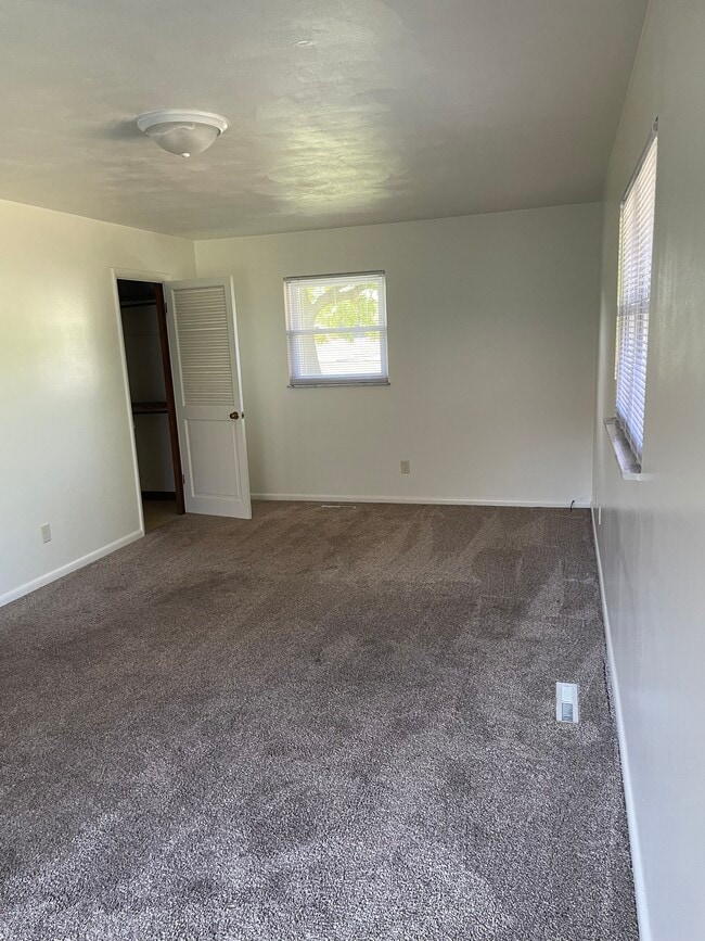 Master Bedroom - 256 Williams St