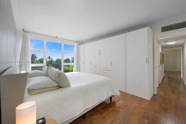Building Photo - 10275 Collins Ave