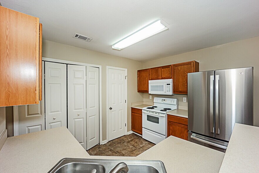 Building Photo - 4617 Raven Wood Loop