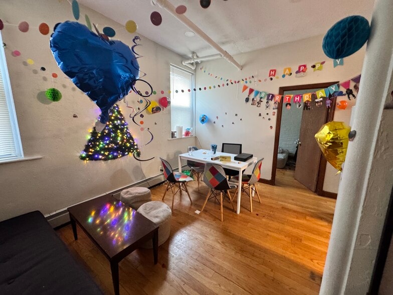 Building Photo - 242 Hemenway St