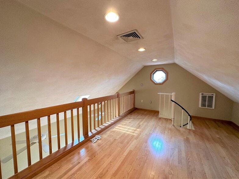 Building Photo - 116 Grover Rd