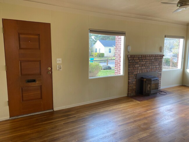 Living room upstairs - 3200 SE 78TH AVE