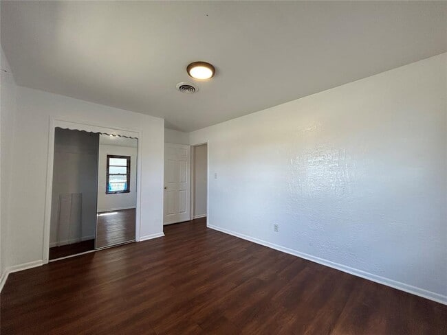 Building Photo - 3208 N Warren Ave