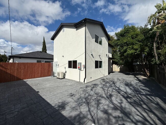 Building Photo - 16918 Bassett St