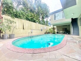 Building Photo - 8231 De Longpre Ave