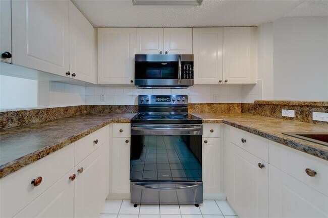 Building Photo - 9241 Jake's Path