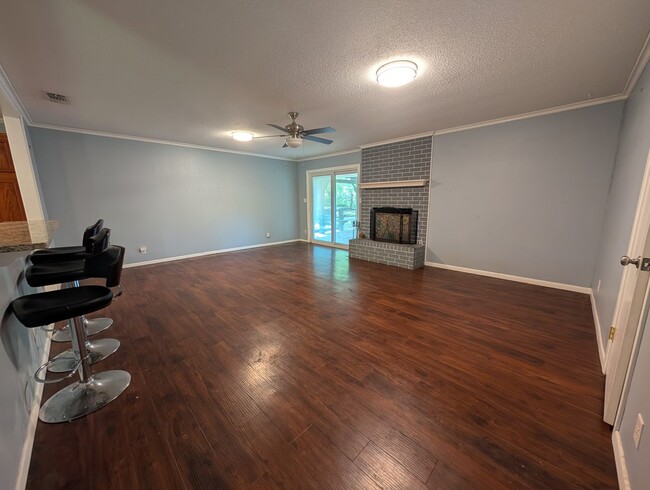 Building Photo - Available Now, PG 4 Bedroom