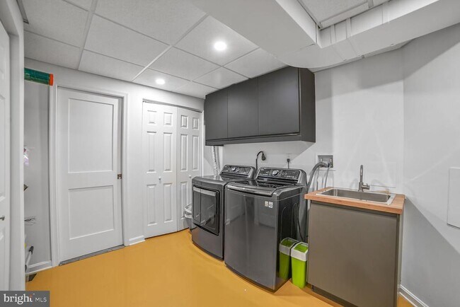 Building Photo - 929 Farm Haven Dr
