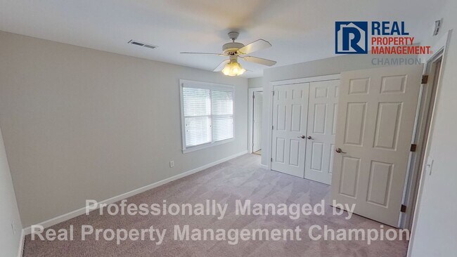 Building Photo - Fabulous End Unit Townhome with Three Master Bedrooms