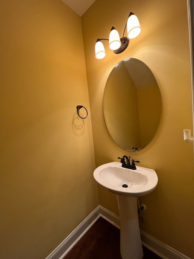 Building Photo - Riegel Pointe