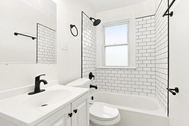 Building Photo - 397 Catherine St