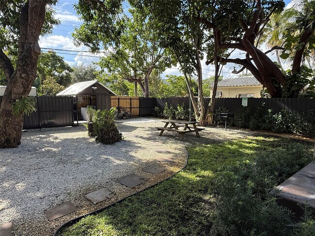 Building Photo - 2000 Jefferson St