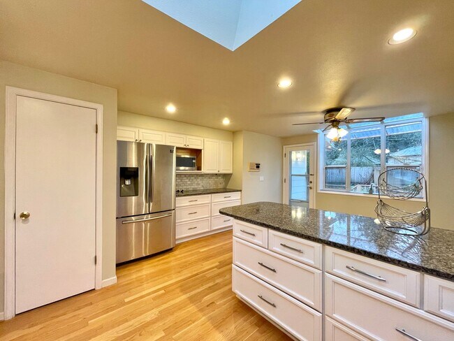 Building Photo - Great Home for rent