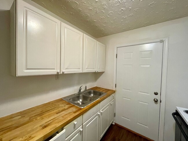 Building Photo - 401-03 S Randolph