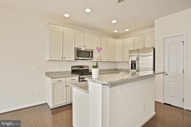 Building Photo - 43176 Witham Square