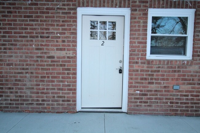 Building Photo - FREE 1 MONTH RENT!! Beautifully remodeled and completed 1 bedroom