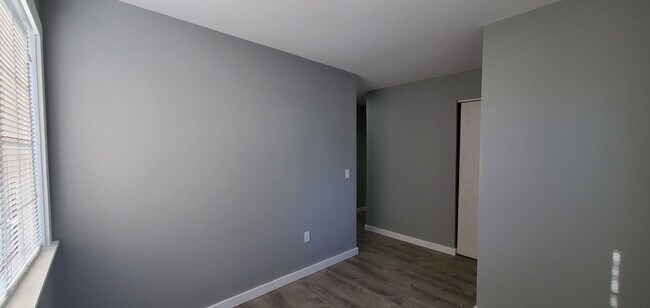 Building Photo - Beautifully Upgraded 1-Bedroom Condo in Downtown Traverse City