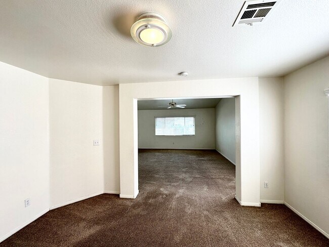 Building Photo - Cimarron Village