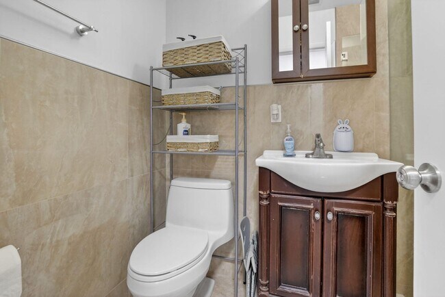 Building Photo - 7000 Plantation Rd