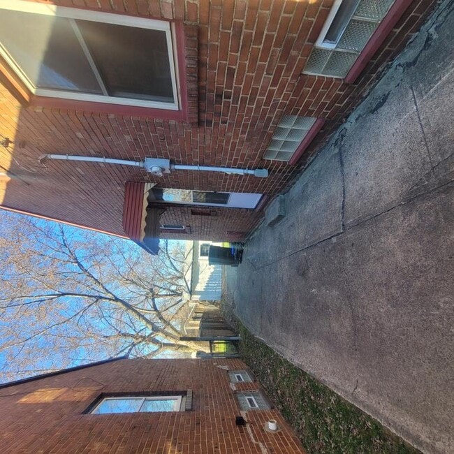 Building Photo - 13500 Crossburn Ave